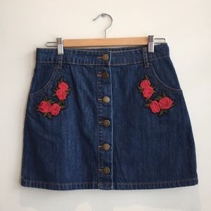 Denim skirt with embroidered flowers